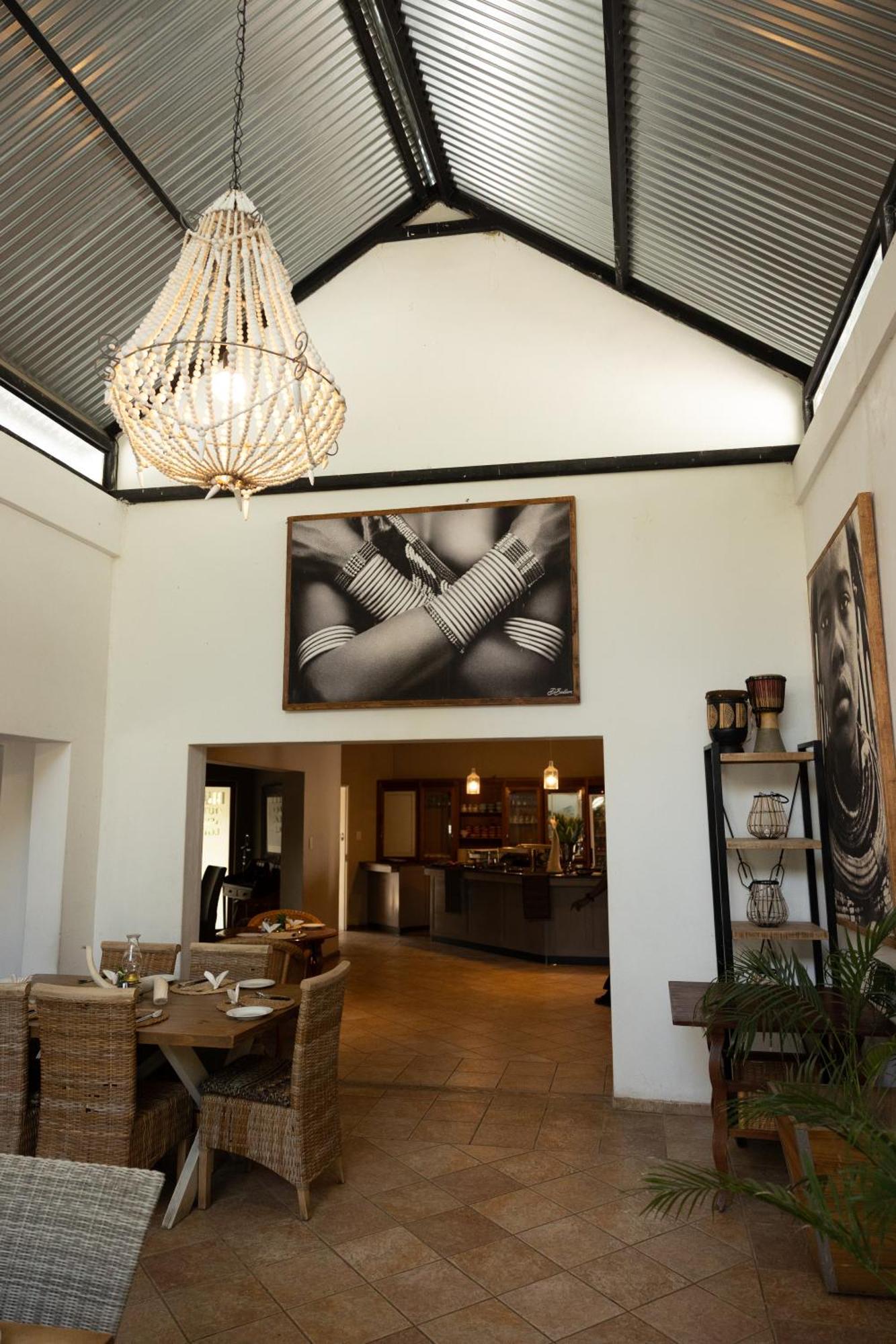 Out Of Africa Town Lodge Otjiwarongo Exteriör bild