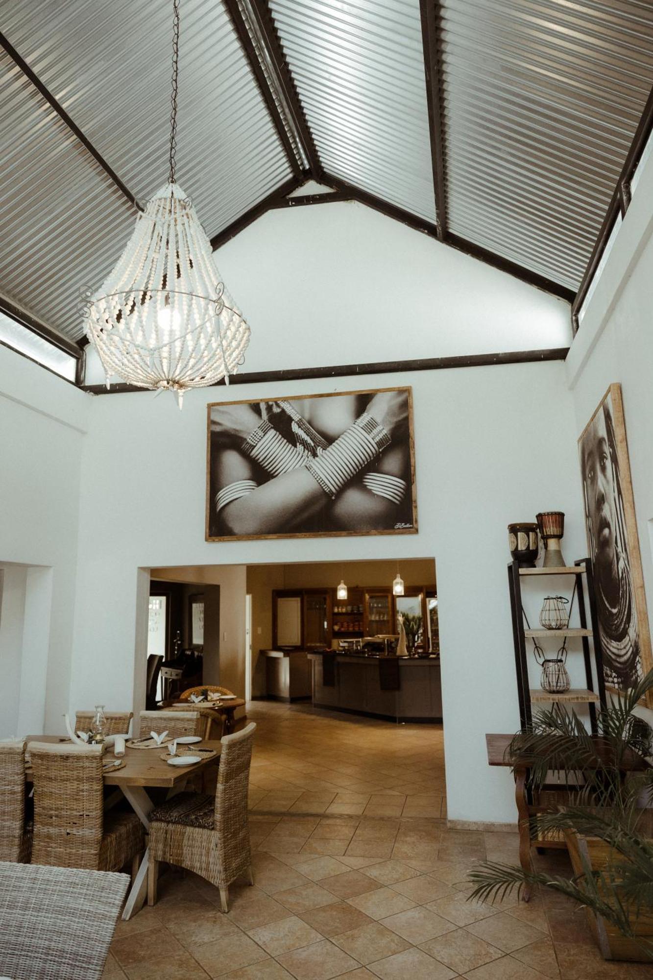Out Of Africa Town Lodge Otjiwarongo Exteriör bild