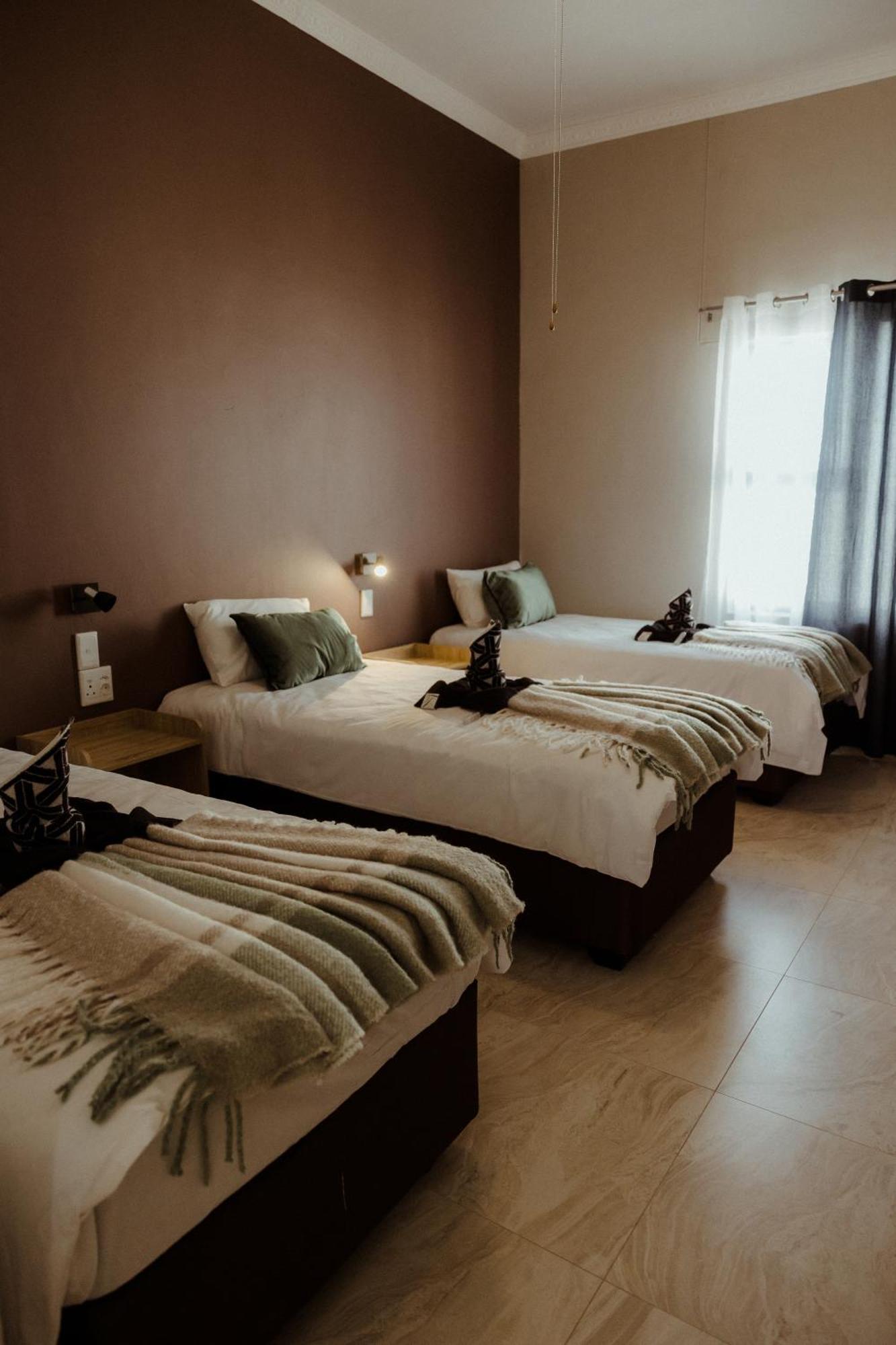 Out Of Africa Town Lodge Otjiwarongo Exteriör bild