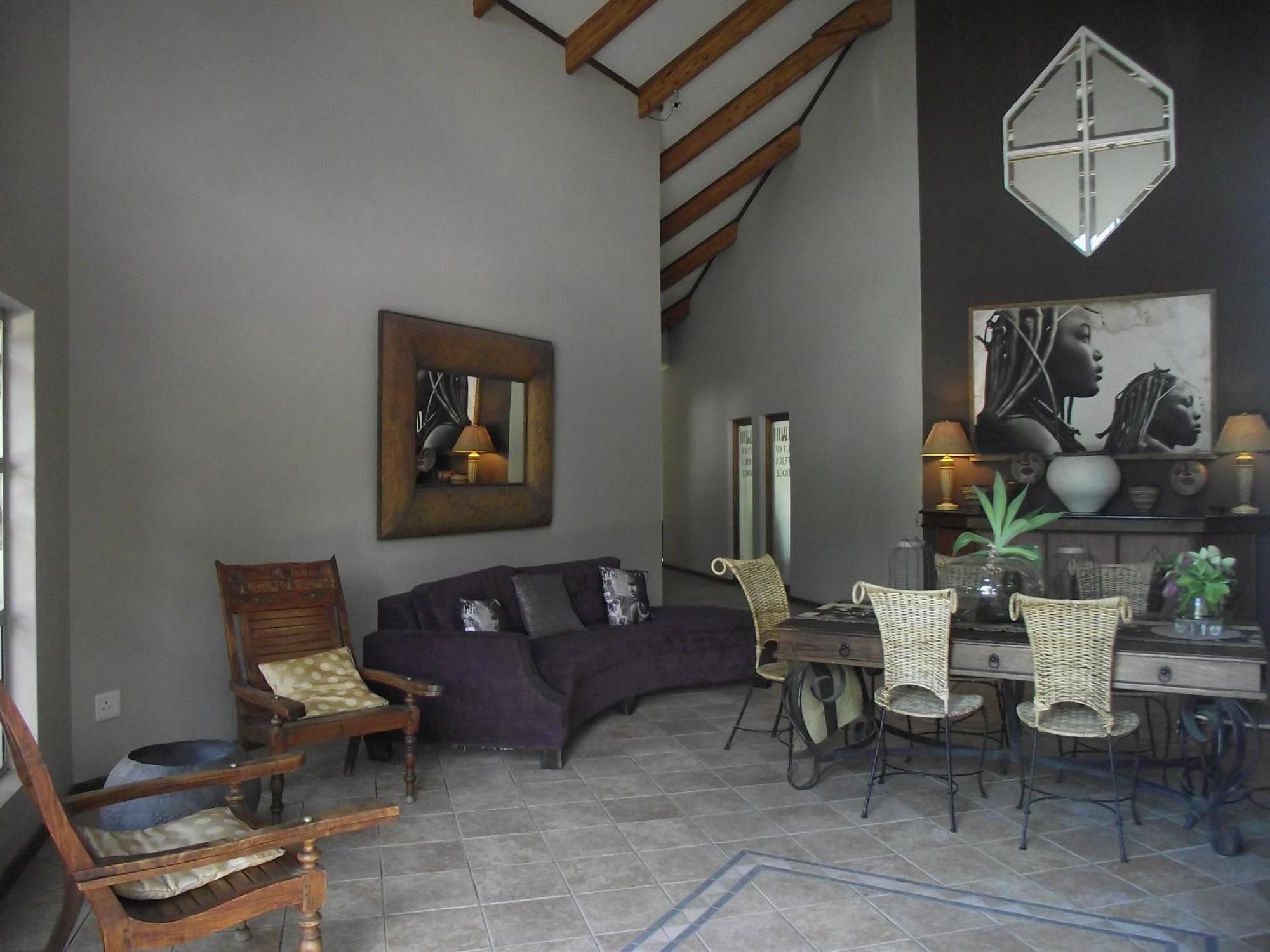 Out Of Africa Town Lodge Otjiwarongo Exteriör bild